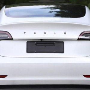 TESLA emblem märke till bagageluckan